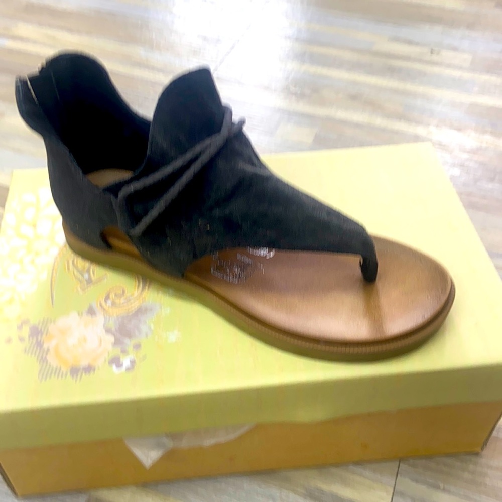 Very G Black Sandler